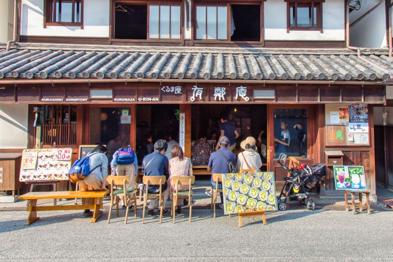 Warm Kitchen Cafe 店内の温かな雰囲気